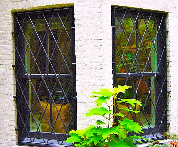 Lattice guards on a landmark brownstone