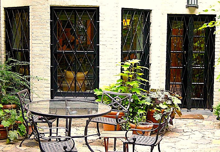 Lattice guards on a garden-level courtyard