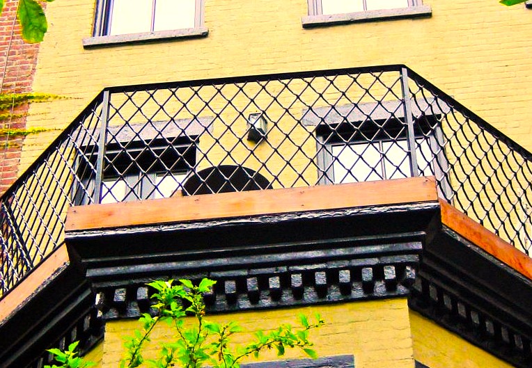 Lattice balcony guard on a landmark building