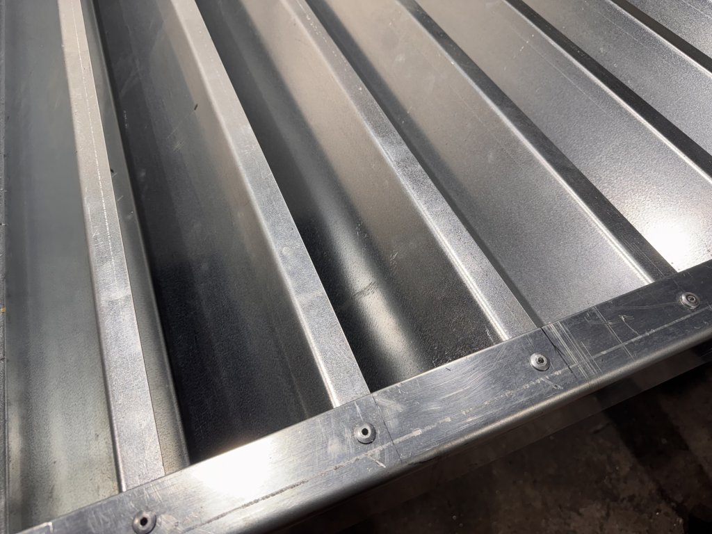 Welded aluminium louvre panel, close-up