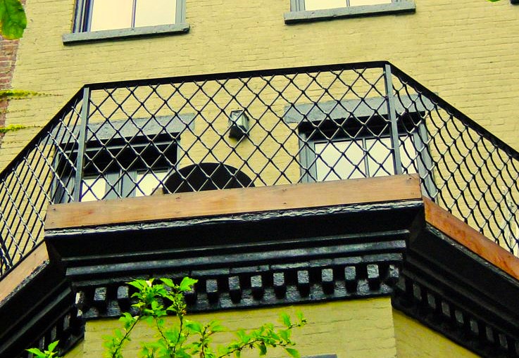 Lattice balcony guard, close-up