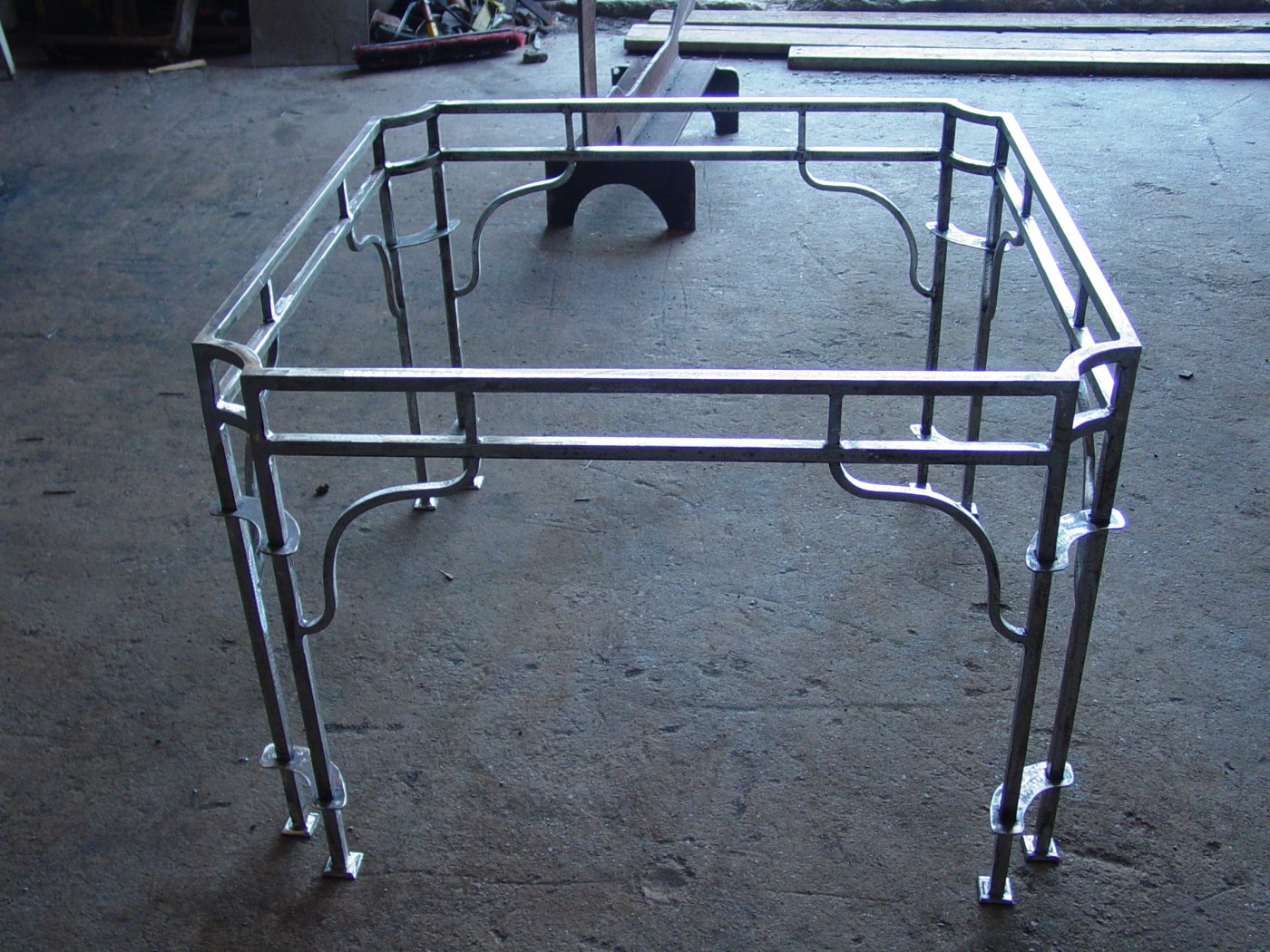 Iron furniture FR 001