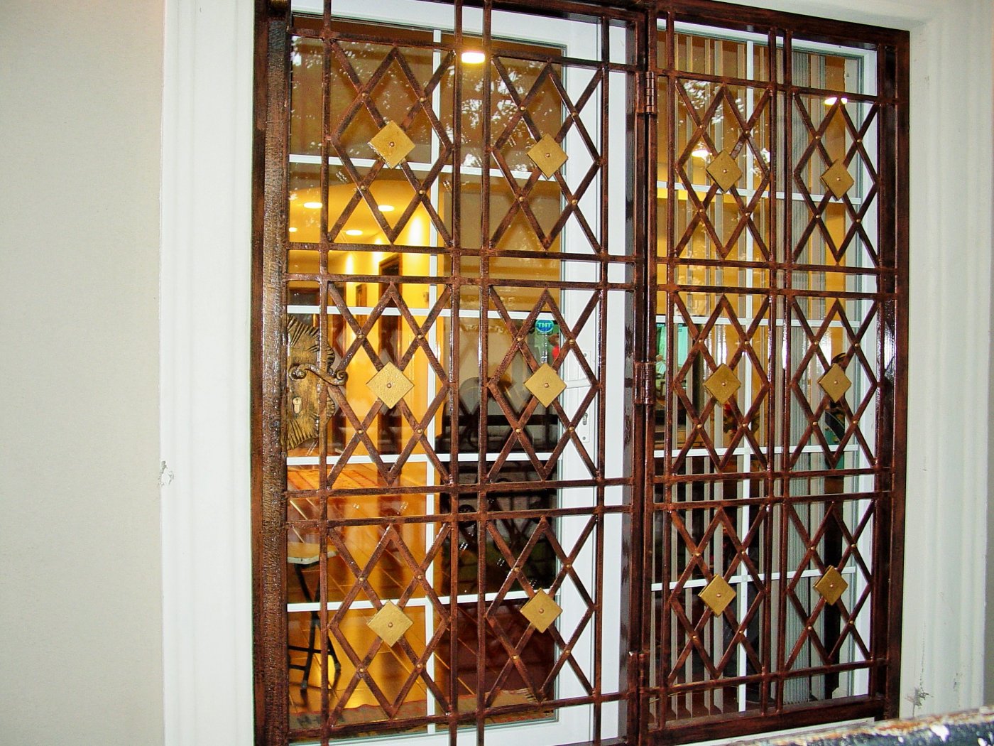 Iron gate GT 002