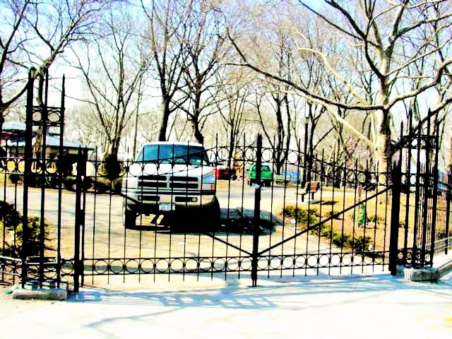 Iron gate GT 005