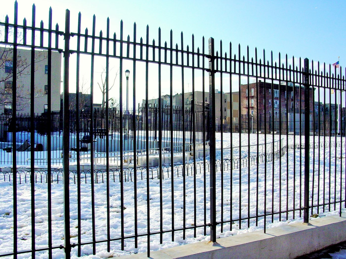 Iron picket fence FN 004