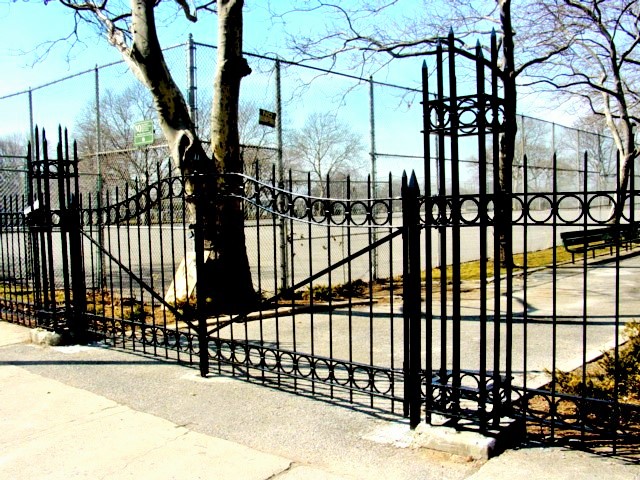 Iron picket fence FN 013