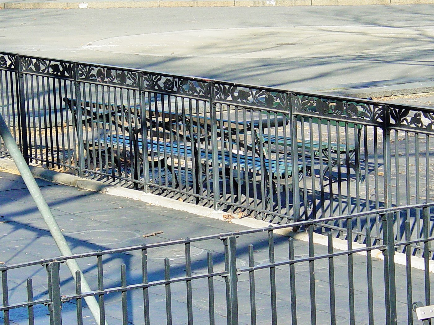 Iron picket fence FN 027