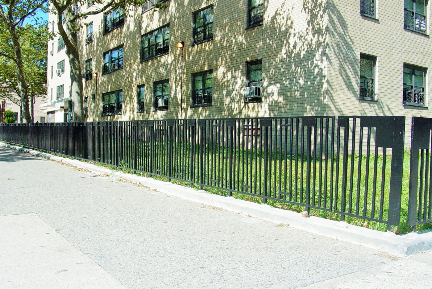 Iron picket fence FN 033